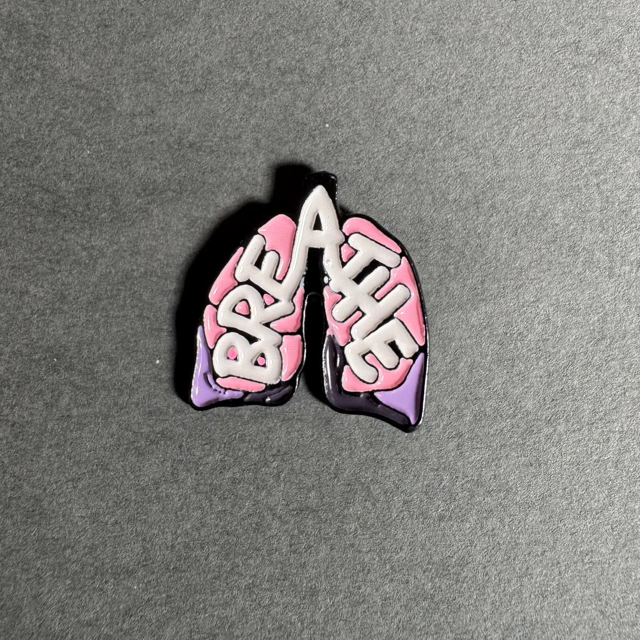 پین فلزی «Breathe»