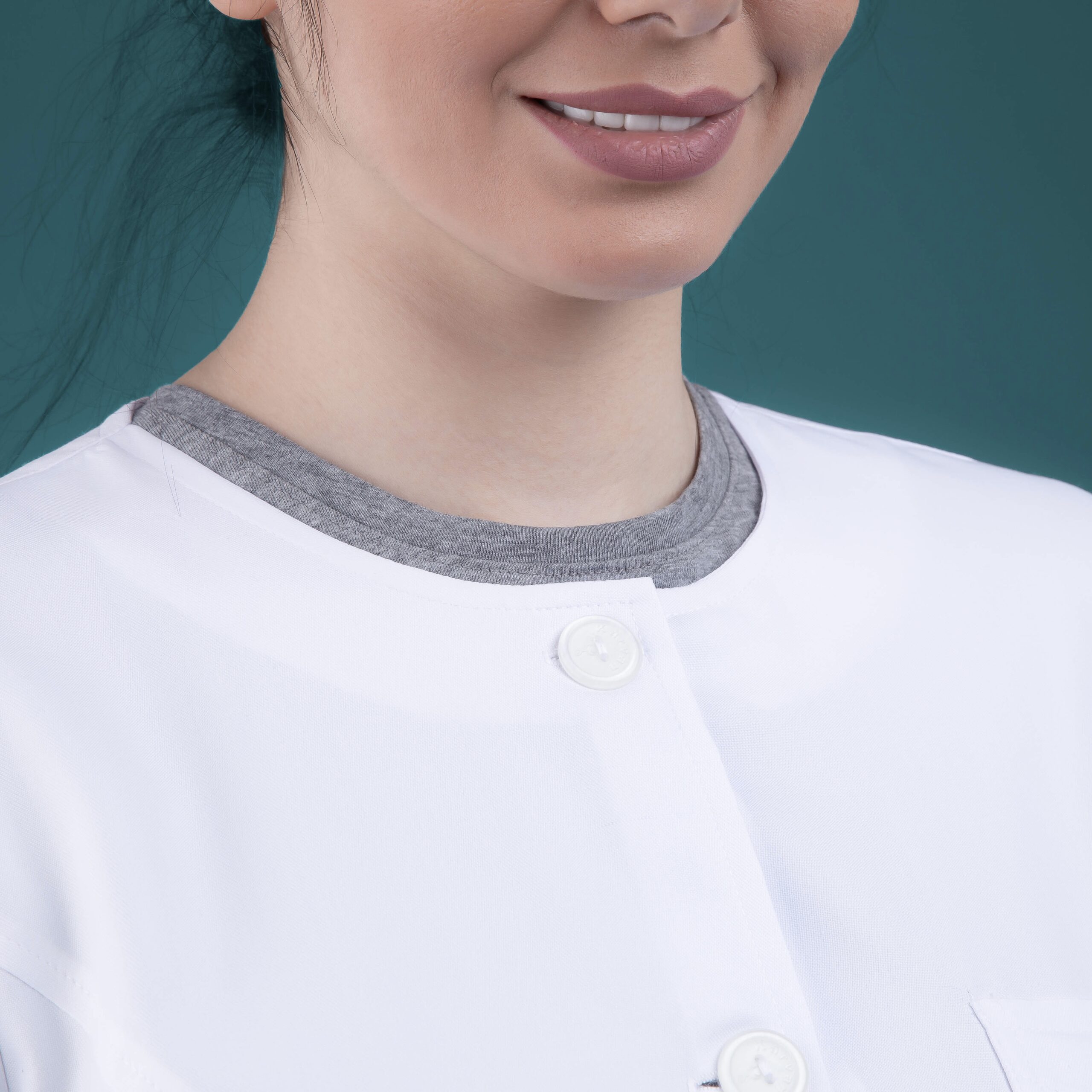روپوش سفید پزشکی زنانه مدل یقه گرد جیب دکمه