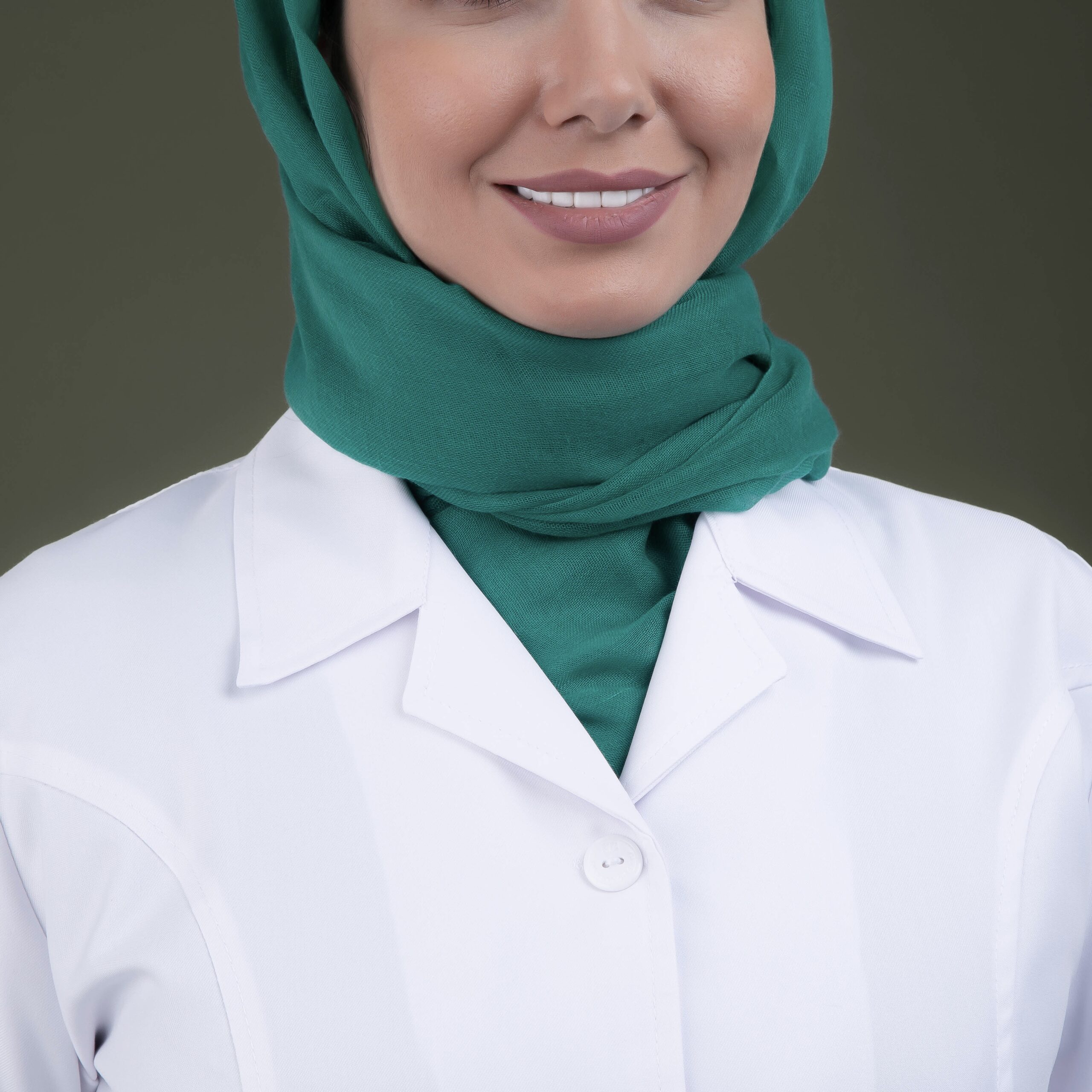 روپوش پزشکی سفید زنانه مدل جیب موبایل